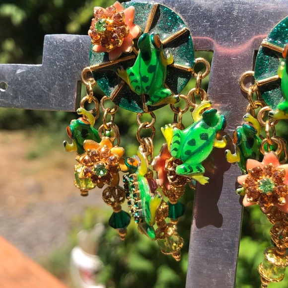 Lunch at the Ritz Frog’s Legs vintage clip on earrings - Picture 9 of 10